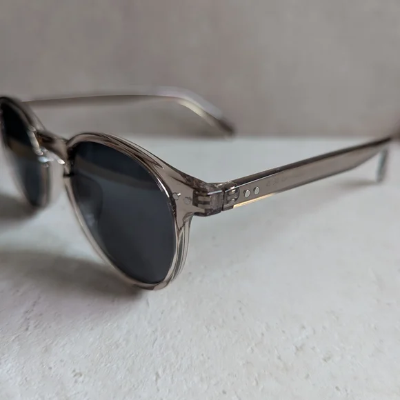 Classic Gray Round Unisex Sunglasses with Case - Picture 3 of 4
